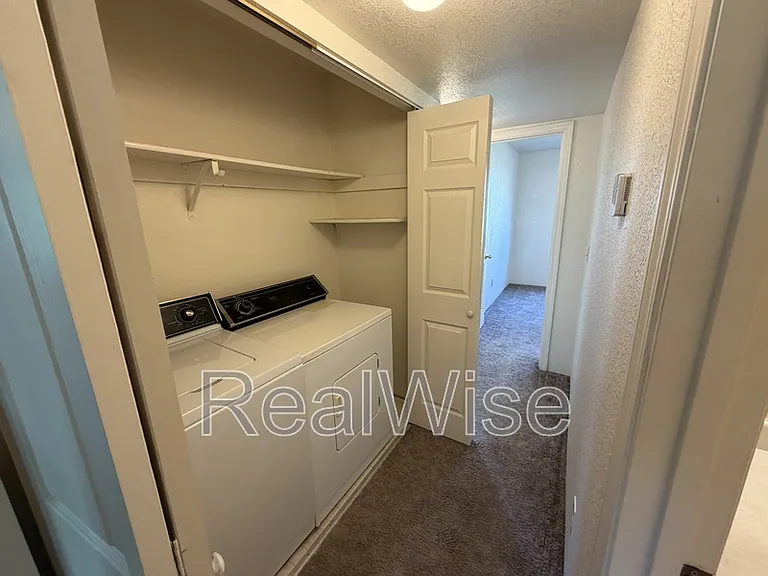 2141 NW North Hill Dr #B — Photo 32