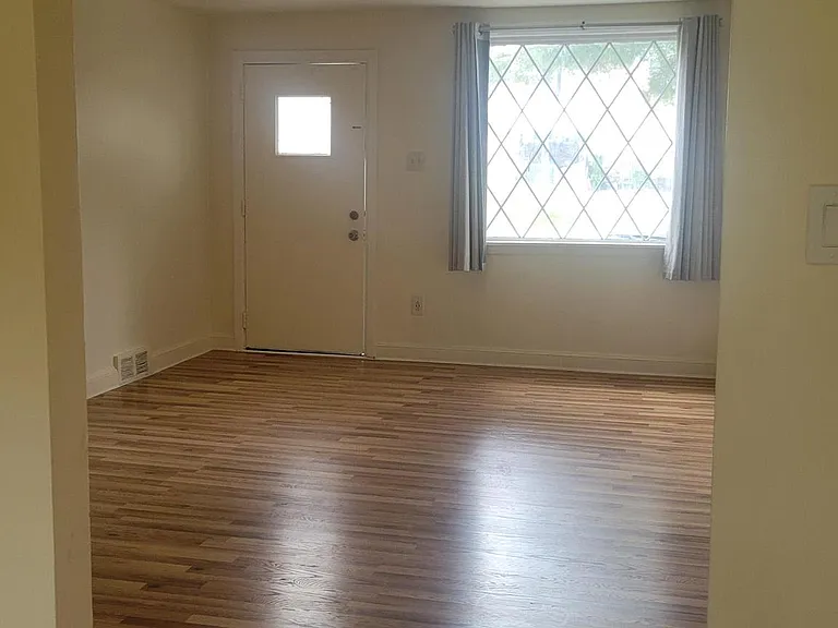 1022 Windsor Rd — Photo 4