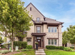 636 Parkside Ct, Libertyville, IL 60048