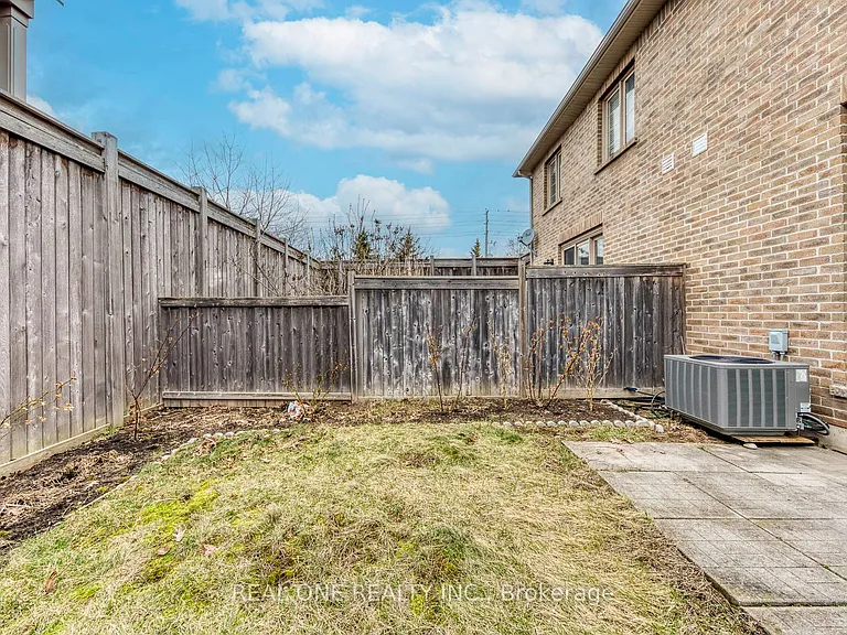 2319 Stone Glen Cres — Photo 39