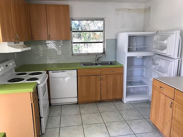 1st image of 4807 Ponce De Leon Blvd