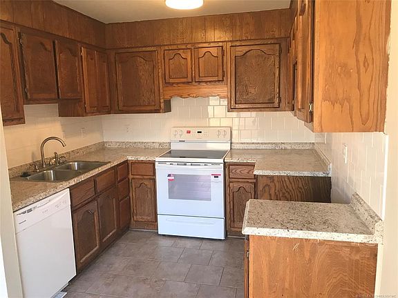 5th image of 6123 S Zunis Ave #6123