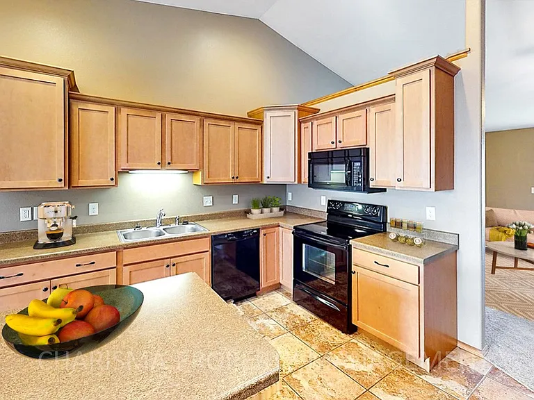 Horizon Properties — Photo 65