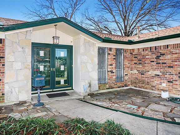 3rd image of 2212 Miriam Ln