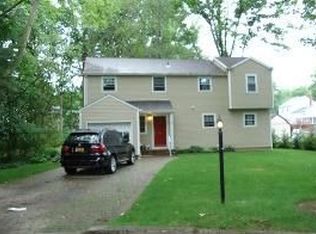 96 Buff Rd, Tenafly, NJ 07670