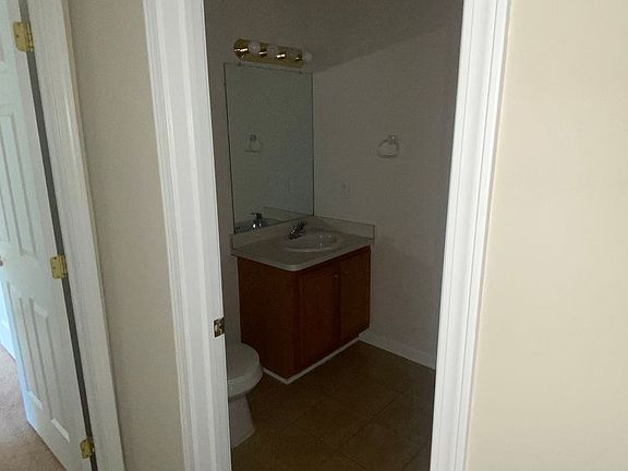 2nd image of 1560-1590 Southwestern Blvd #C17