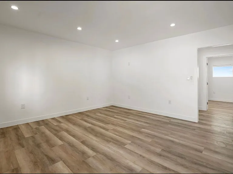 2561 W Avenue 30 — Photo 32