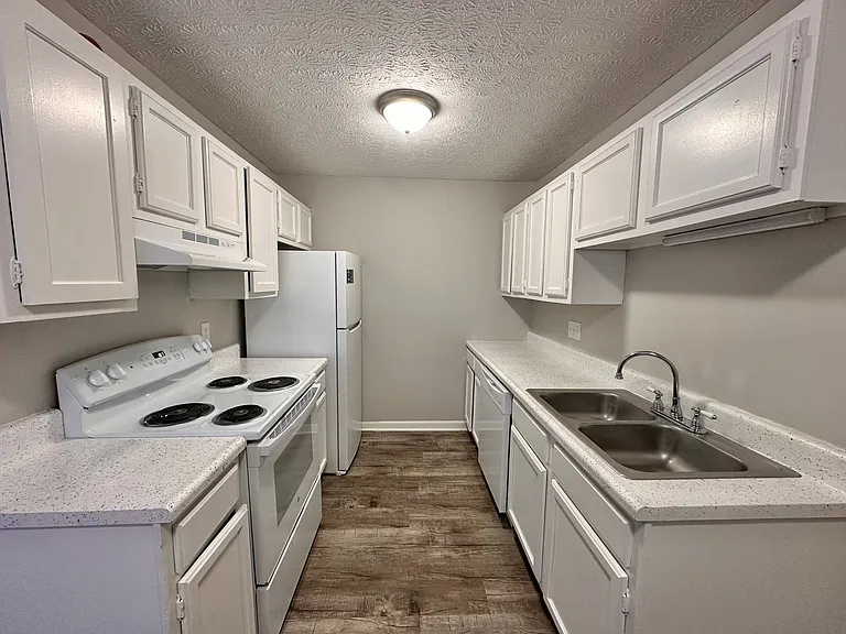 Hickory Hill Apartment Homes — Photo 8