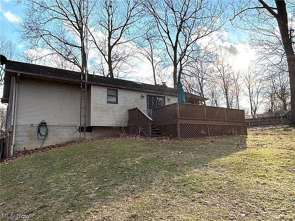 4th image of 42900 Woodvale Ln