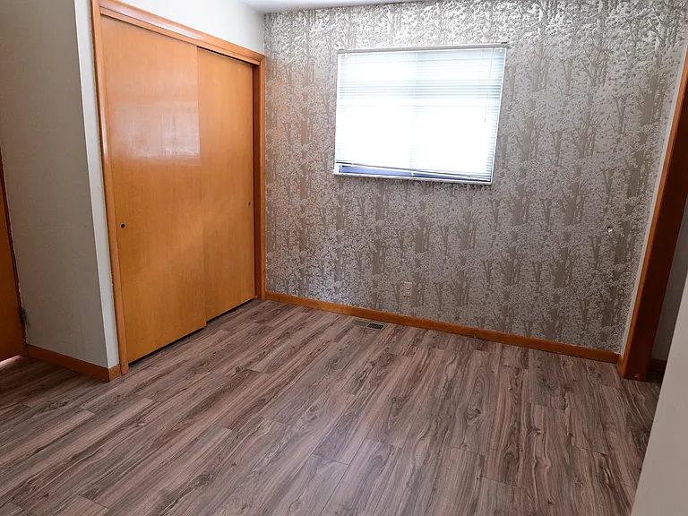 954 La Salle Ave — Photo 12