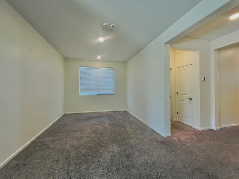 4523 N 92nd Ave — Photo 20