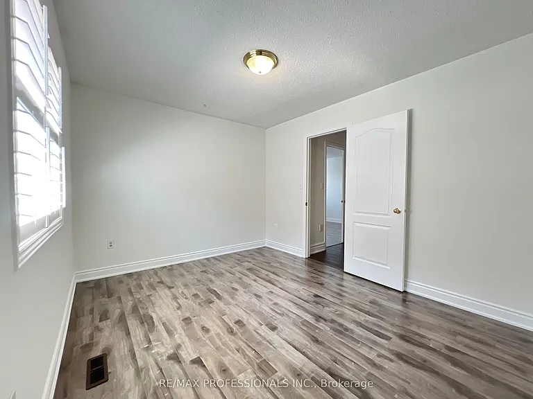 3895 Henrietta Way #MAIN — Photo 36