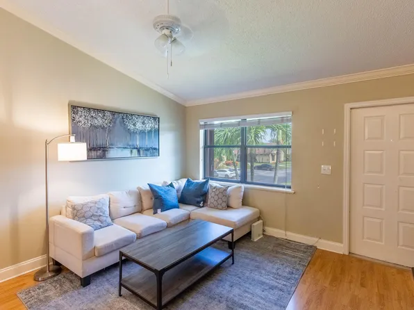 4703 Lucerne Lakes Boulevard E #204, Lake Worth, FL 33467