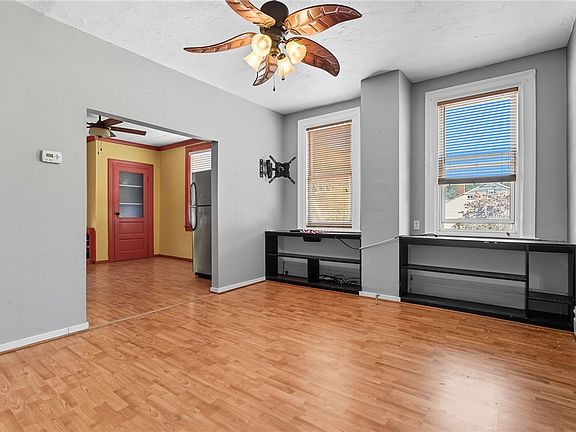 4th image of 213-215 Saline St