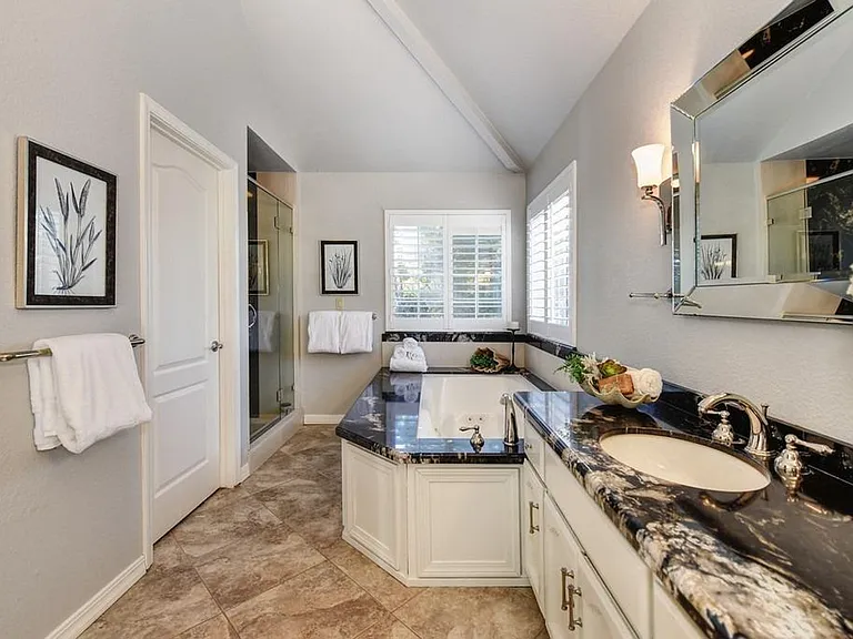 4650 Dorchester Ln — Photo 29