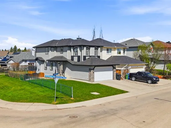 201 E Crystalridge Rise, Okotoks, AB T1S 1W6