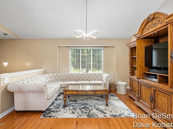 3rd image of 146 43rd St SE