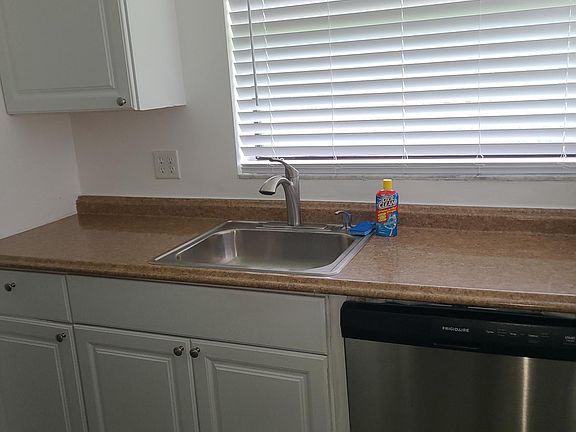 3rd image of 1135 N Franklin Ave APT E