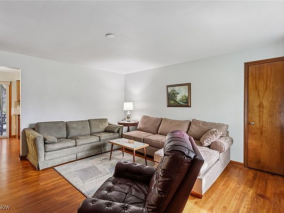 4th image of 1601 Oak St