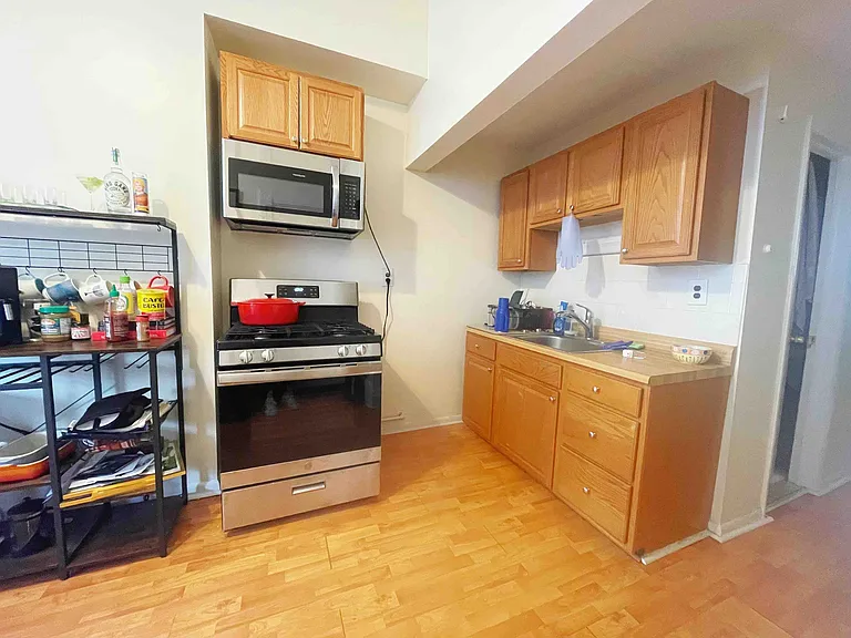 526 Adams St #1N — Photo 2