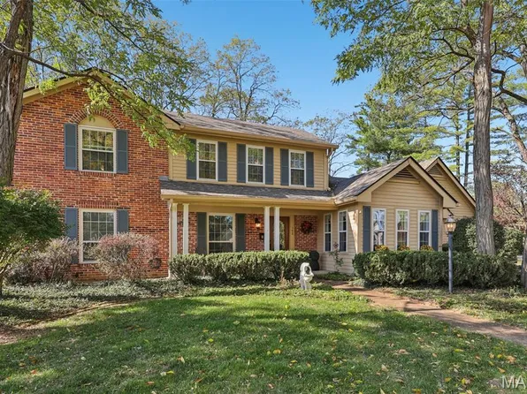 302 Fox Hollow Woods Dr, Ballwin, MO 63021