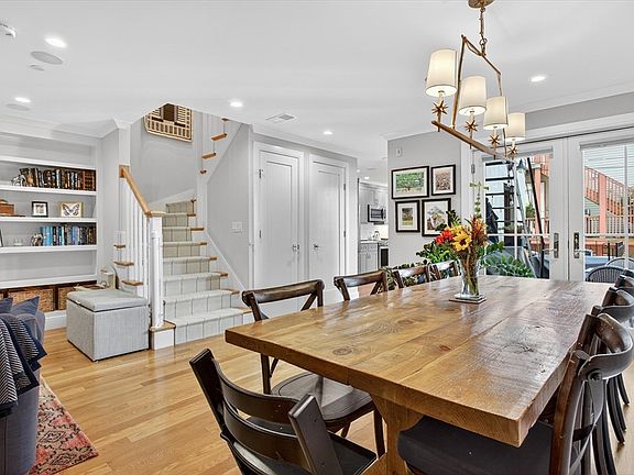 5th image of 364 Bunker Hill St APT 1