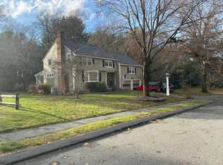 16 Saunders Rd, Lynnfield, MA 01940