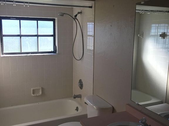 2nd image of 409 SW 45th St