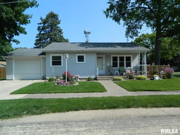 700 15th St, De Witt, IA 52742