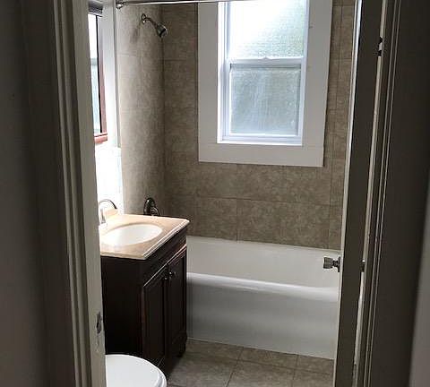 4th image of 3304 Russell Blvd APT E