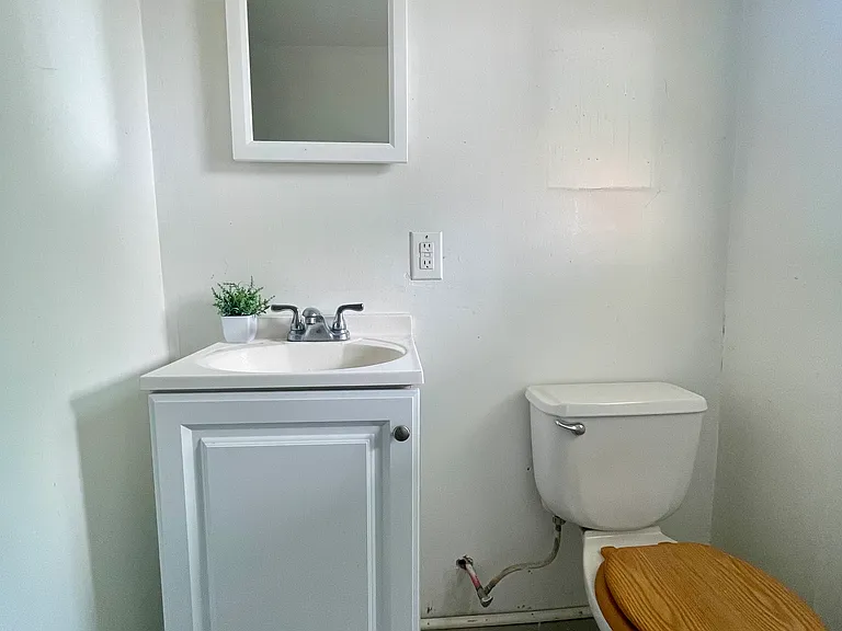 1210 SW 23rd St #1 — Photo 8