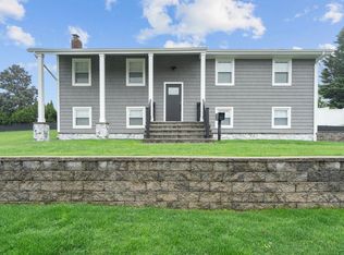 181 Central Park Rd, Plainview, NY 11803