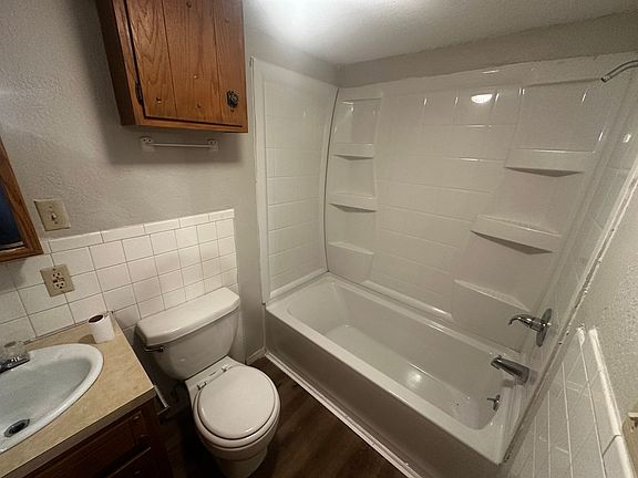 4th image of 425 N 25th St #650DCE913