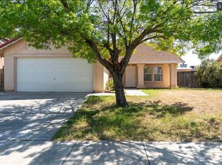 2131 Racquet Club Dr, Los Banos, CA 93635