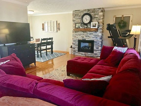 2nd image of 59 Brentwood Ter