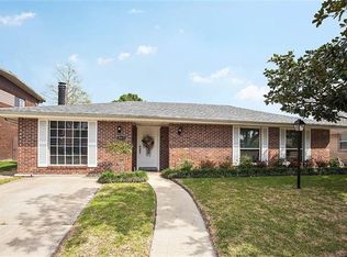 2013 Charles Dr, Chalmette, LA 70043