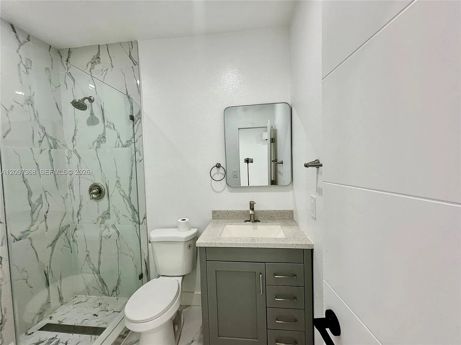 1 bed, 1.0 bath, 3241 sqft, $2,000 — Photo 4