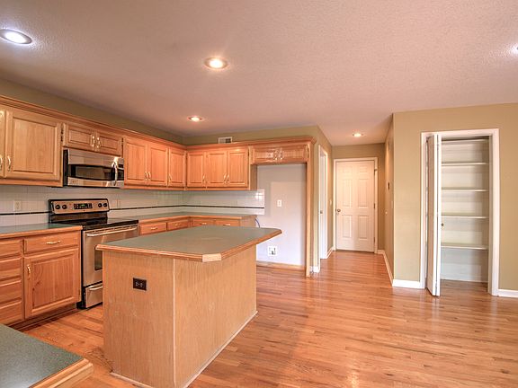5th image of 7101 Norwood Ave