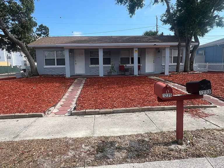 1233 Grove St — Photo 3