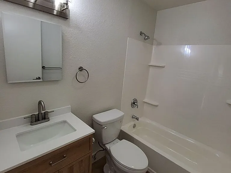 5040 N 18th Ave — Photo 12