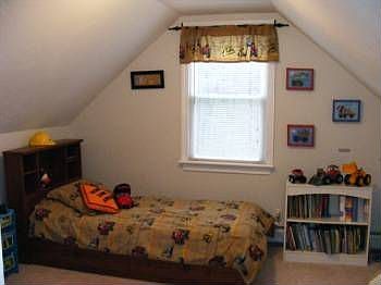 3rd image of 8 Goshen Dr