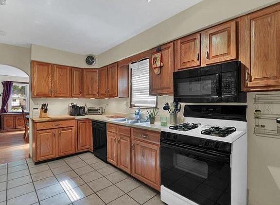 5th image of 4912 Heege Rd