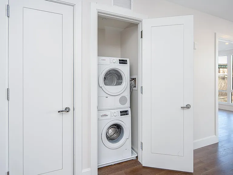 372 9th Luxury Rentals — Photo 43