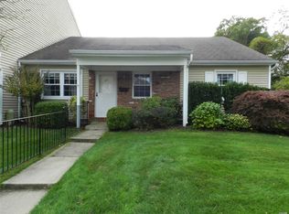 67 Olde Crane Ct, Huntington Station, NY 11746