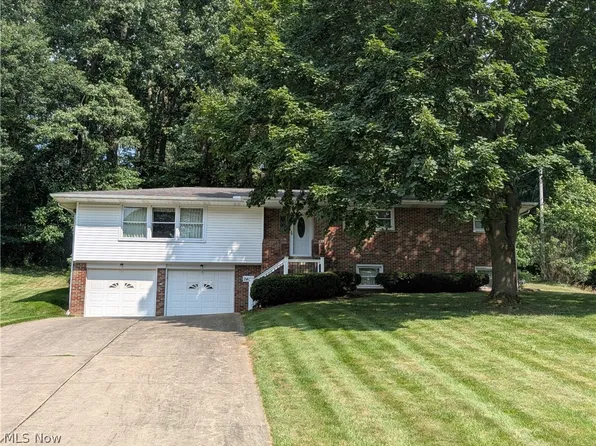 2400 Willow Brook Dr NW, Dover, OH 44622