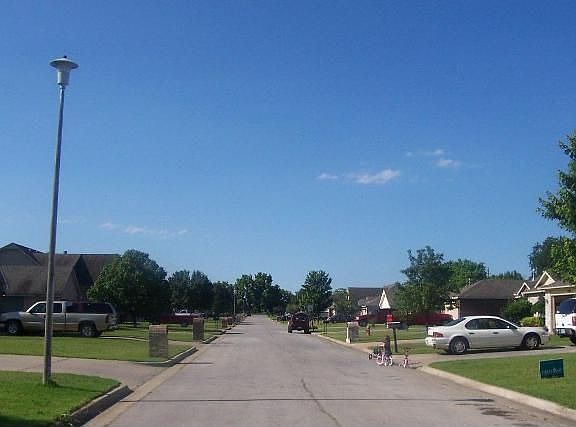 2nd image of 231 N Valley Dr