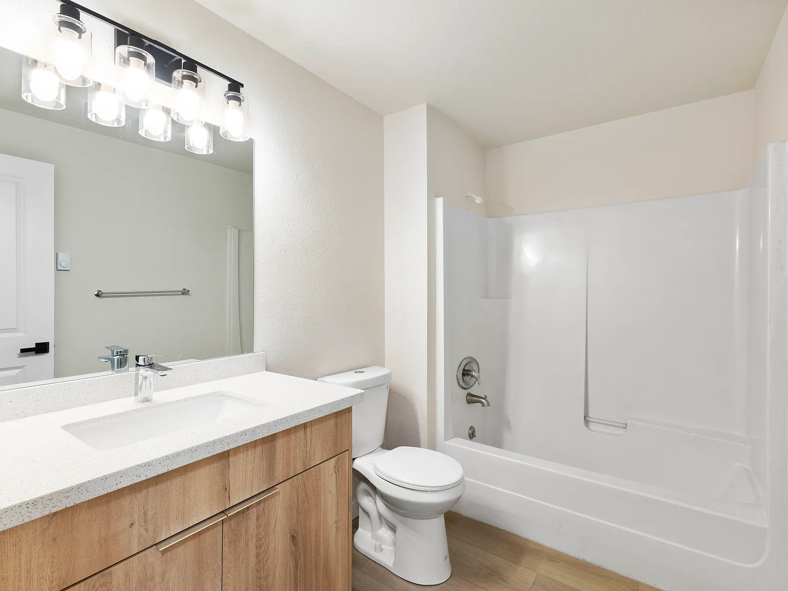 2 bed, 1108 sqft, $2,350 — Photo 3