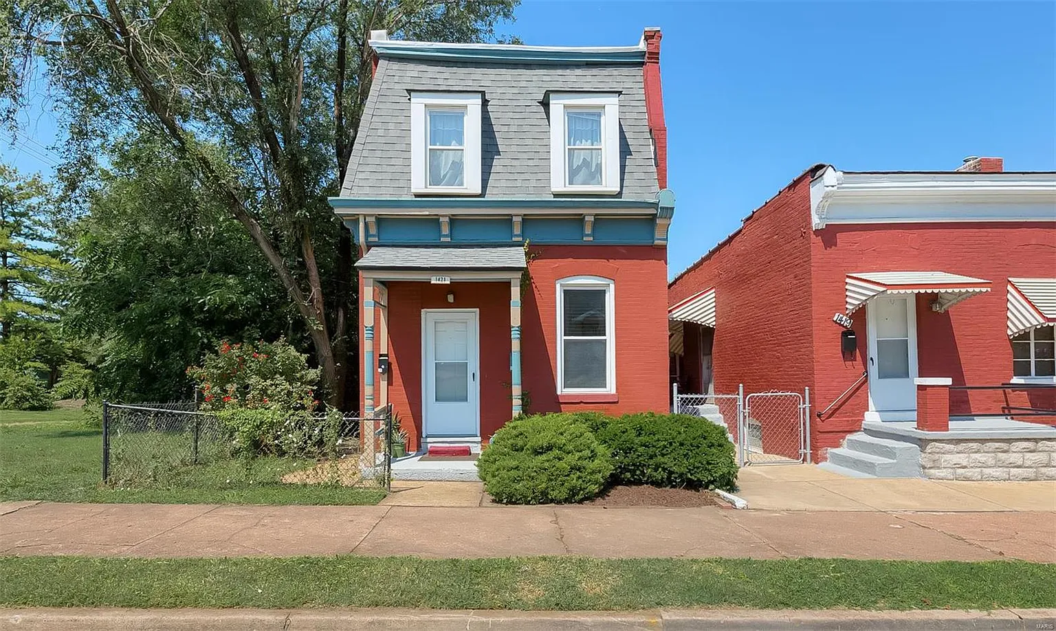 1421 Montrose Ave photo 1