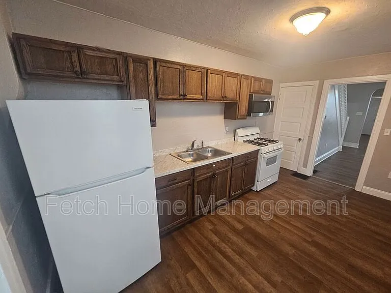 826 Wallace St — Photo 7