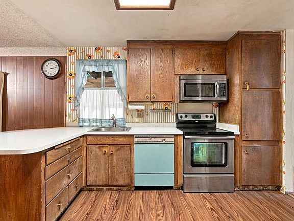 3rd image of 1924 Jackson Ct